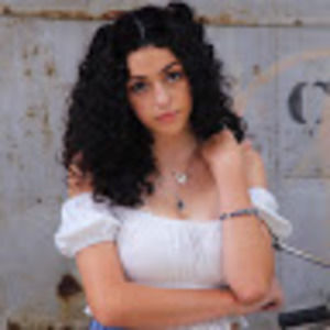 Meet your Posher, Maya